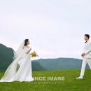 草坪婚纱_婚纱